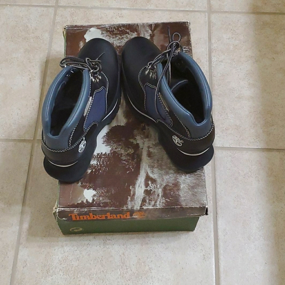 Timberland Shoes - Picture 3 of 16